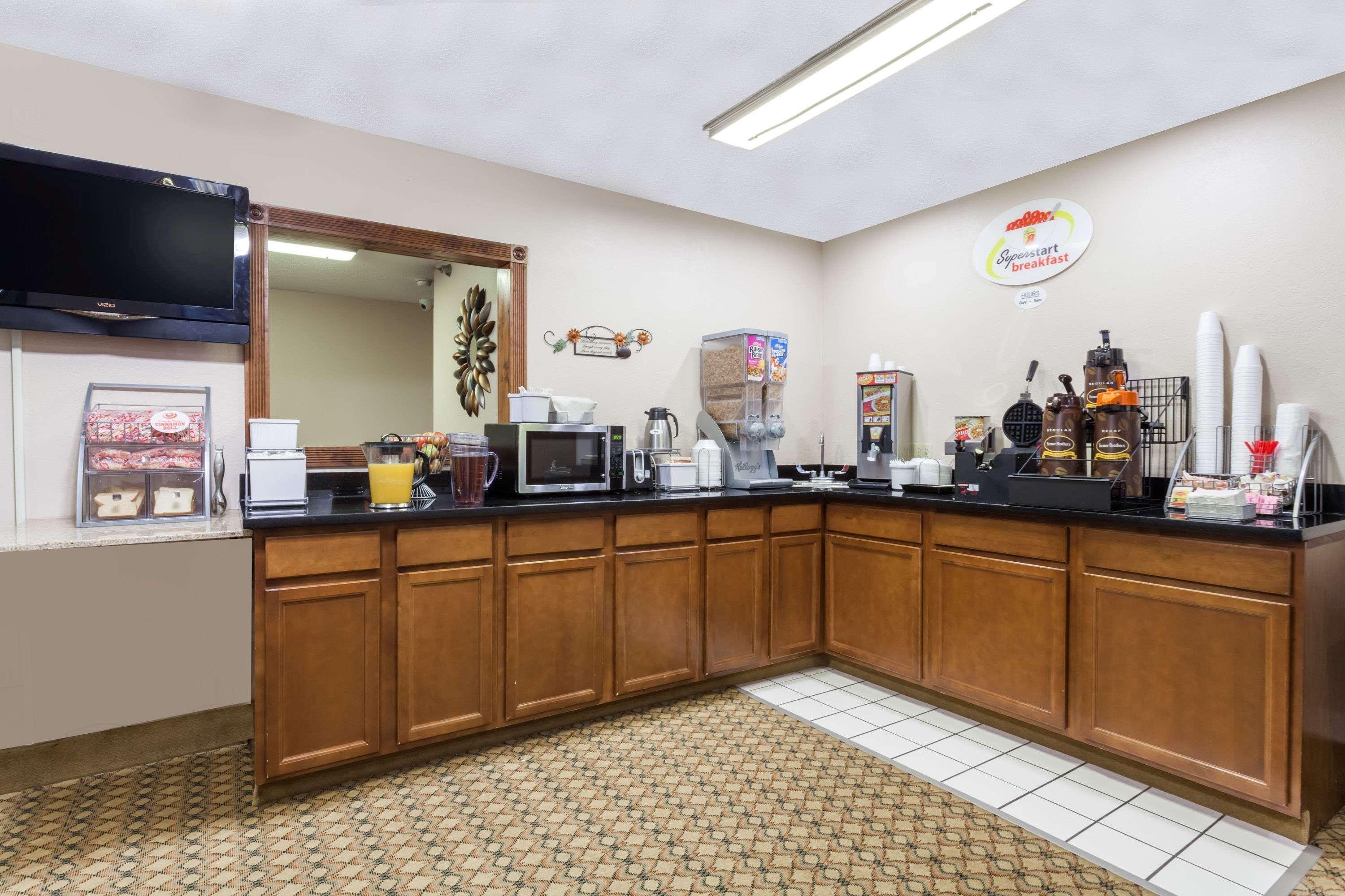 Hotel Super 8 By Wyndham Harrisburg Extérieur photo
